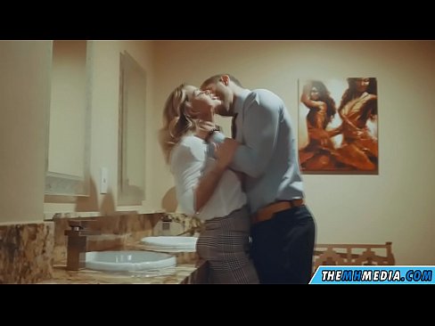 ❤️ Ha blonde e mahlahahlaha e u eka ka kamoreng ea ho phomola ea sechaba ho st.poliglass34.ru